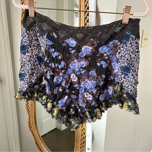 Free People / Flutter Lace Moonlight Romance Floral Shorts
